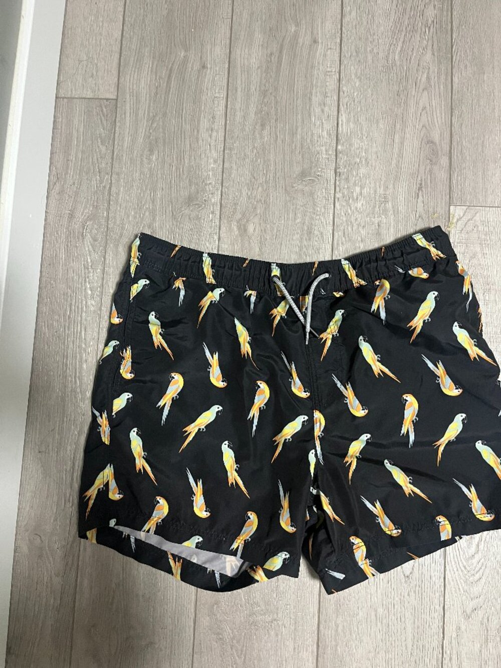 Jack & Jones Jjiaruba parrot print swim shorts Black Size Medium Size M